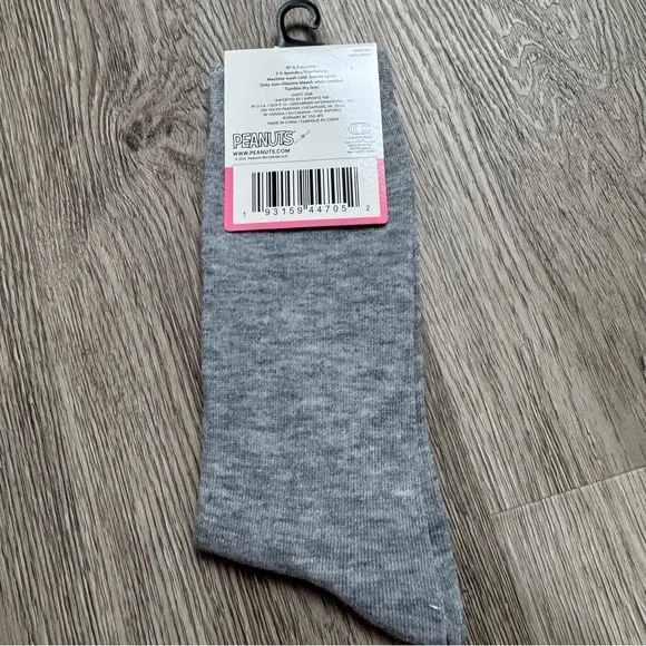 Peanuts Snoopy Valentine Crew Socks Size 9-13 NWT - Picture 3 of 3